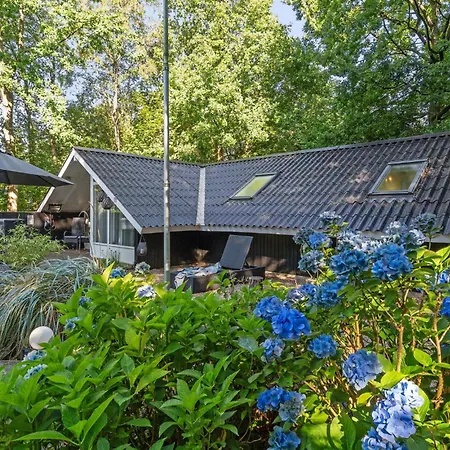 3 Bedroom Cozy In *
