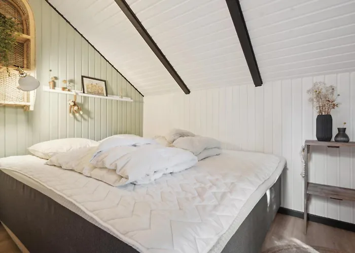 Feriehus 3 Bedroom Cozy In
