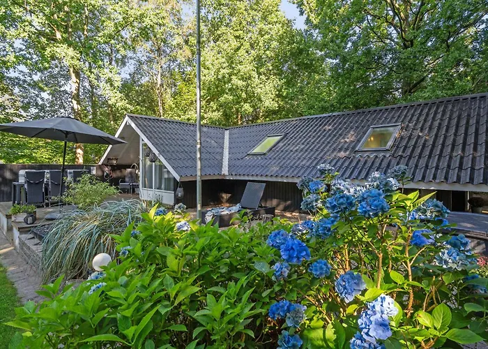 3 Bedroom Cozy In *